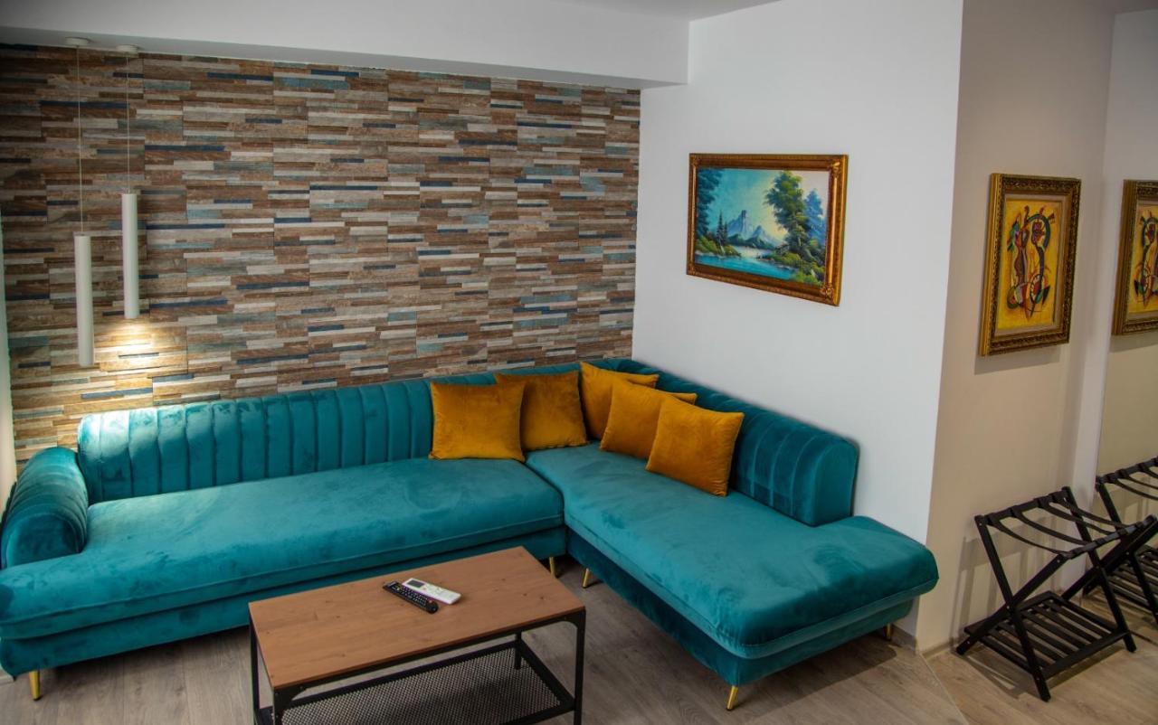 Lucas Central Premium Studios Tirana Exterior foto